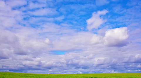 Timelapse clouds over the green field. full hd, 4096x2304. Video stock 37767278