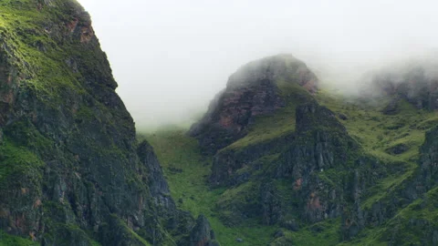 Timelapse of clouds over a mountain in the Andes Mountains, Peru Vidéo 311327994