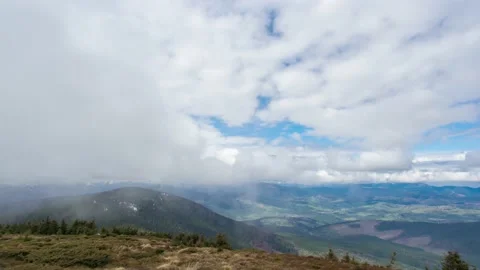 Timelapse clouds over the mountains in the carpathians Video stock 147192958