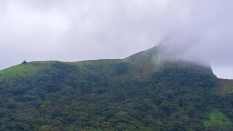 Timelapse of clouds over mountains 库存影片 248808871