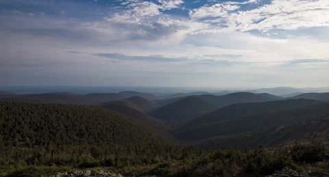 Timelapse of the clouds over mountains in Gaspésie, midday 库存影片 239355378