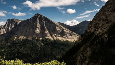 Timelapse of clouds over the Rocky Mountains in Waterton National Park, Alberta Vídeo Stock 122229731