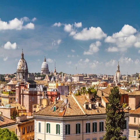 Timelapse of clouds over the roman roofs and Vatican Saint Peter's basilica Dome Vidéo 69545848
