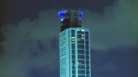 Timelapse of clouds over skyscraper Stock-Footage 2923261