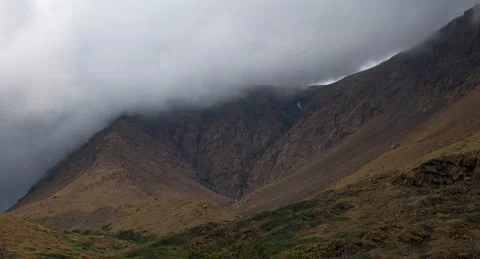 Timelapse of clouds over the Tablelands in Gros Morne National Park Vídeo Stock 218210076