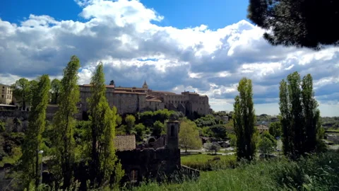 Timelapse with clouds of the Papal Palace and cathedral in Viterbo Video stock 152900716