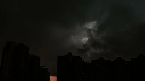 Timelapse. Clouds pass over apartment buildings tops. Rain starts, dark sky Video stock 148477037