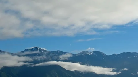 Timelapse of Clouds Passing a Mountain Range 스톡 동영상 8655316