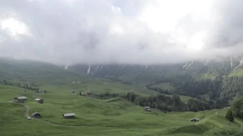 Timelapse of clouds passing in the mountains with cabins in alpe di siusi Vídeos de archivo 211822346