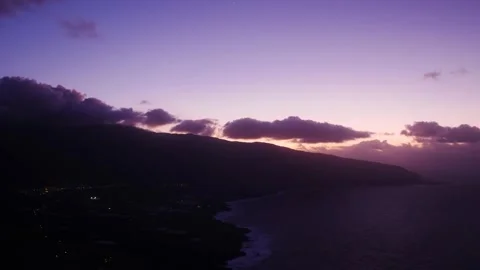 Timelapse of Clouds passing over an island with the night getting darker 스톡 동영상 136899950