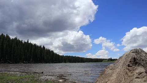 Timelapse Clouds Race Over Lake 스톡 동영상 137122467