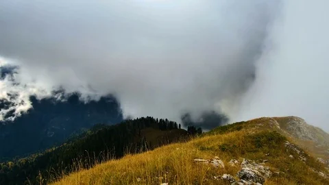 Timelapse of clouds rising up the mountains, colorful autumn landscape 스톡 동영상 70698353