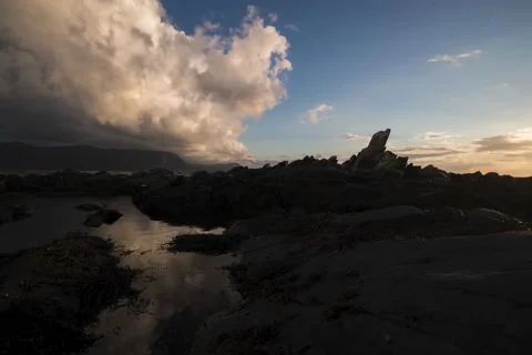 Timelapse clouds Rolling over coastal landscape, Gros Morne, Newfoundland Vídeo Stock 168504028