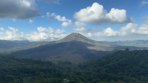 Timelapse of Clouds Rolling Over Mount Batur in Bali Video stock 309174687