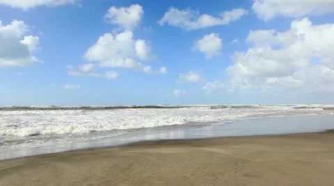 Timelapse. Clouds on the seaside Stockbeeldmateriaal 20585658