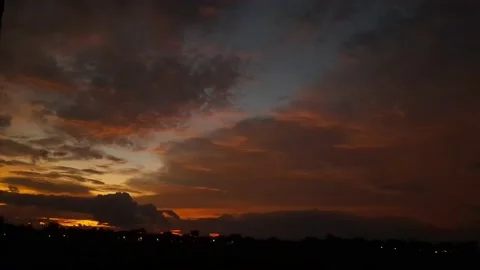 Timelapse Clouds On Sky At Beautiful Sunset Vídeos de archivo 167279016