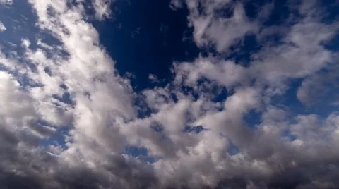 Timelapse of clouds at the sky 動画素材 40337312