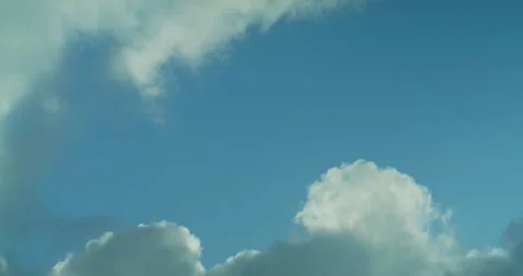 Timelapse of clouds in sky over New York City Vídeo Stock 311194613