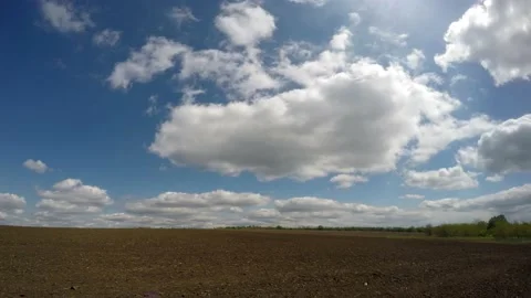 Timelapse. Clouds in the sky. The wind carries clouds. Video stock 132410144