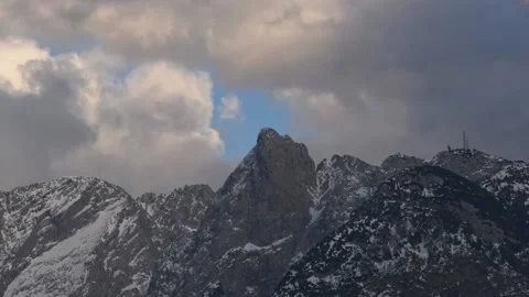 Timelapse of clouds at sunset over a mountain Video stock 238745623
