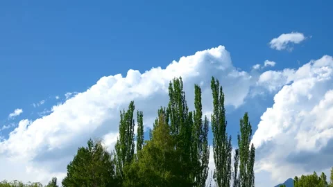 TimeLapse. Clouds Swim across the sky 스톡 동영상 103865847