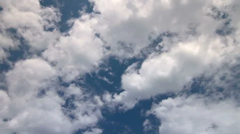 Timelapse of clouds travelling against a blue sky Video stock 41548686
