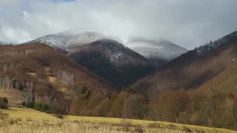 Timelapse of clouds under Mala Fatra mountains, Slovakia Video stock 146328059