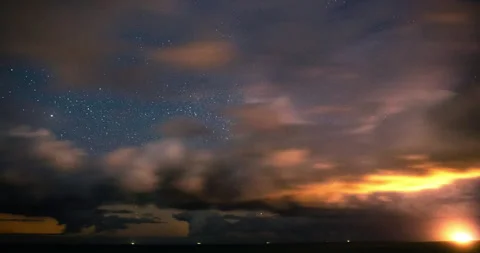 Timelapse: A cloudy glimpse of the milky way on a starry night - 4K Footage Stock-Footage 268918715