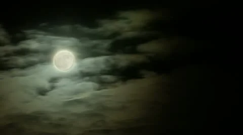 Timelapse cloudy moon Видео 11557210