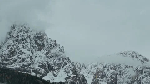 Timelapse of cloudy mountains in Val Gardena, Italy. 스톡 동영상 149057684