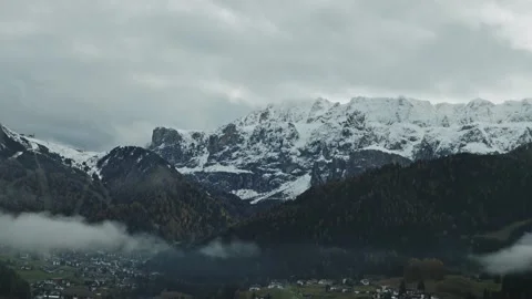 Timelapse of cloudy mountains in Val Gardena, Italy 스톡 동영상 149057723