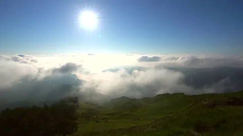 Timelapse from the cloudy summit of Monte Peñas de Aya or Aiako Harria Vídeo Stock 130874988
