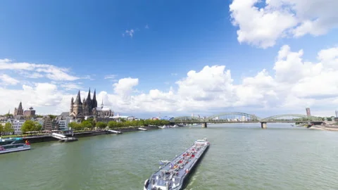 Timelapse Cologne Rhine Hyperlapse summer river panorama Stockbeeldmateriaal 232018896