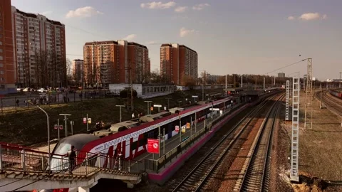 Timelapse of commuter train station. Video stock 154181720