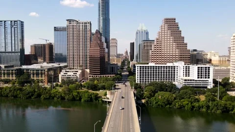 Timelapse of Congress venue Bridge in Austin Texas 動画素材 136641953