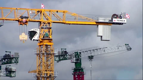 Timelapse construcion cranes 2 動画素材 135649128