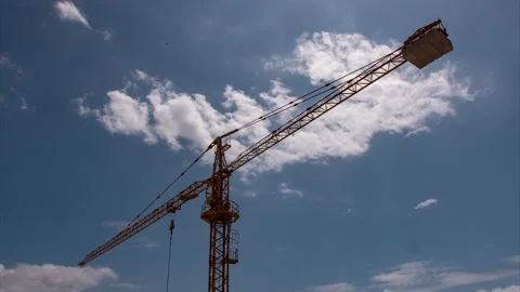Timelapse of a construction crane with clouds gathering above Video stock 132670184