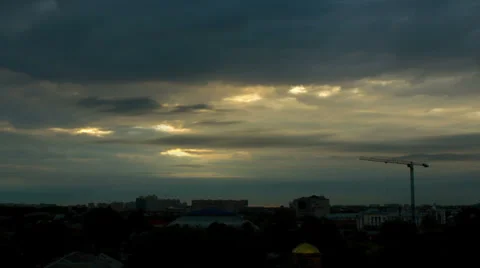 Timelapse construction crane in the evening sky turns into night 動画素材 38581513