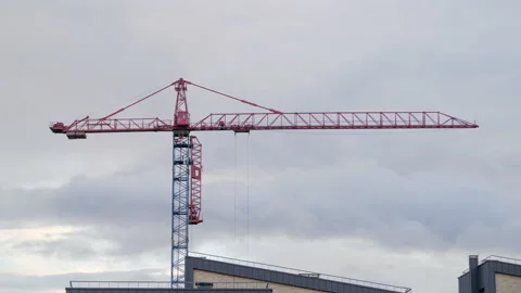 Timelapse with construction cranes building houses on sky background Vidéo 153472467