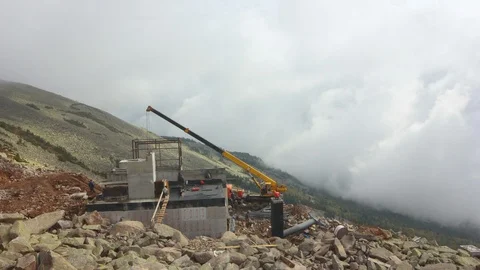 Timelapse construction of the support of the future ski lift Vídeo Stock 114896912
