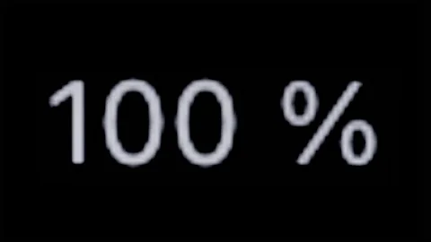 Timelapse - counting from 0 to 100 percent, smartphone battery level - macro 스톡 동영상 199857952