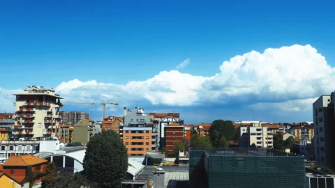 Timelapse creamy clouds on blue sky in the city Stock Footage 153166734