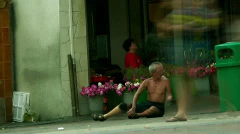 Timelapse crippled beggar Видео 11610382