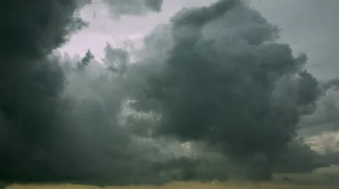 Timelapse criss-crossing clouds 動画素材 11579368