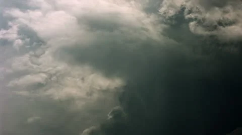 Timelapse criss-crossing clouds Видео 11580010