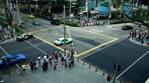 Timelapse of Crossroads  intersection slight zoom Vidéo 67956116