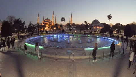 Timelapse of crowd near the Blue Mosque in Istanbul Stock Footage 89520224