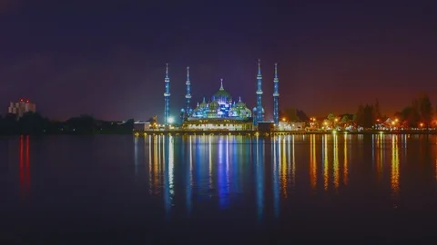 Timelapse of Crystal Mosque at night Video stock 104016838
