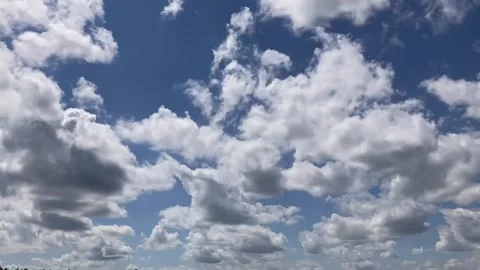 Timelapse Cumulus clouds to camera Video stock 185746590