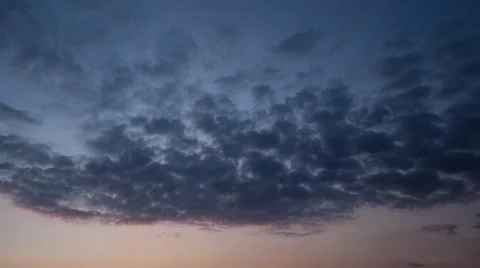 Timelapse of dark clouds in the evening sky 動画素材 40310336